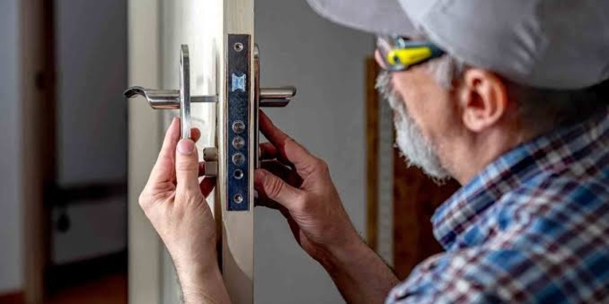 Emergency Locksmith Dubai: What to Do When You Are Locked Out